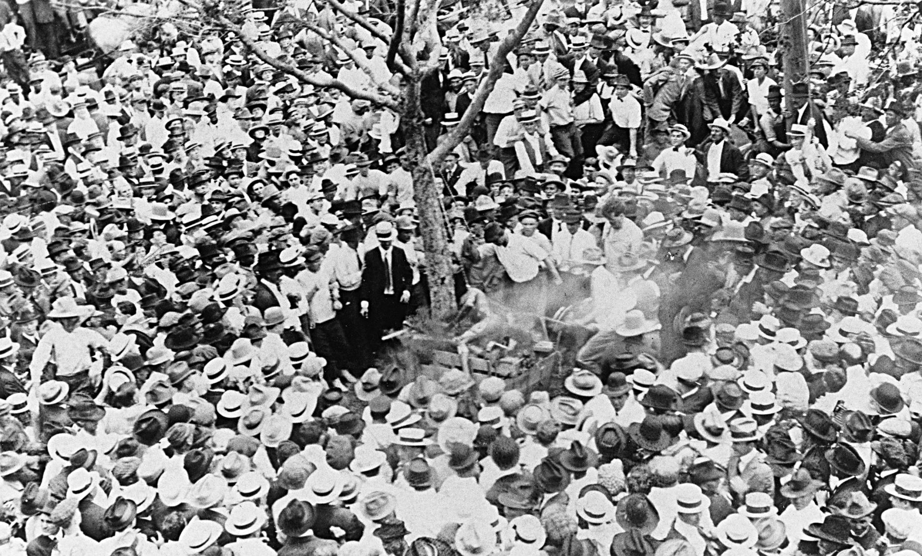 Jesse Washington - crowd.jpg (copy)